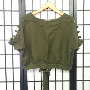 J.O.A. crop top olive green size L shirt cut out shoulder/ sleeve